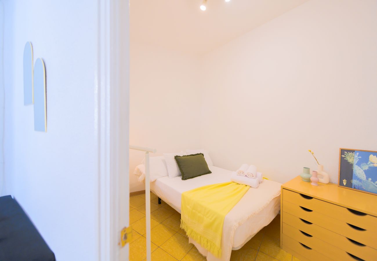 Apartment in Madrid - Spacious Family Apartment with 3 Bright Bedrooms