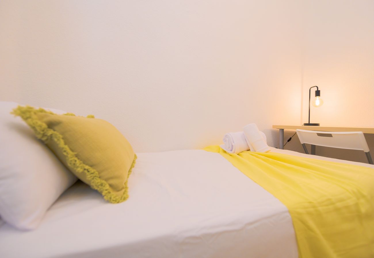 Apartment in Madrid - Spacious Family Apartment with 3 Bright Bedrooms