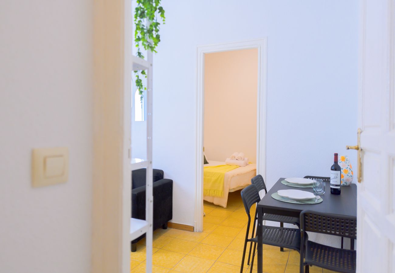 Apartment in Madrid - Spacious Family Apartment with 3 Bright Bedrooms