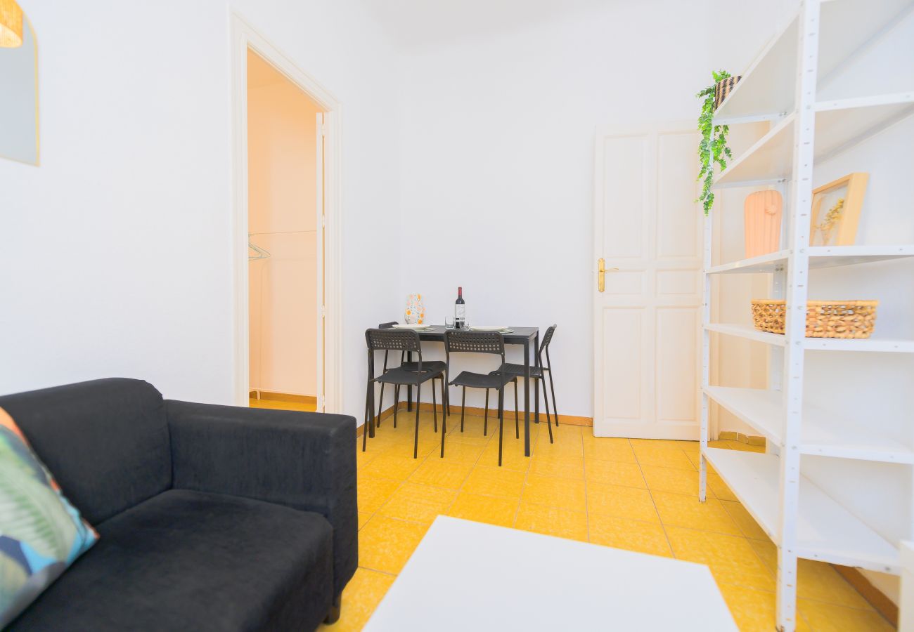 Apartment in Madrid - Spacious Family Apartment with 3 Bright Bedrooms