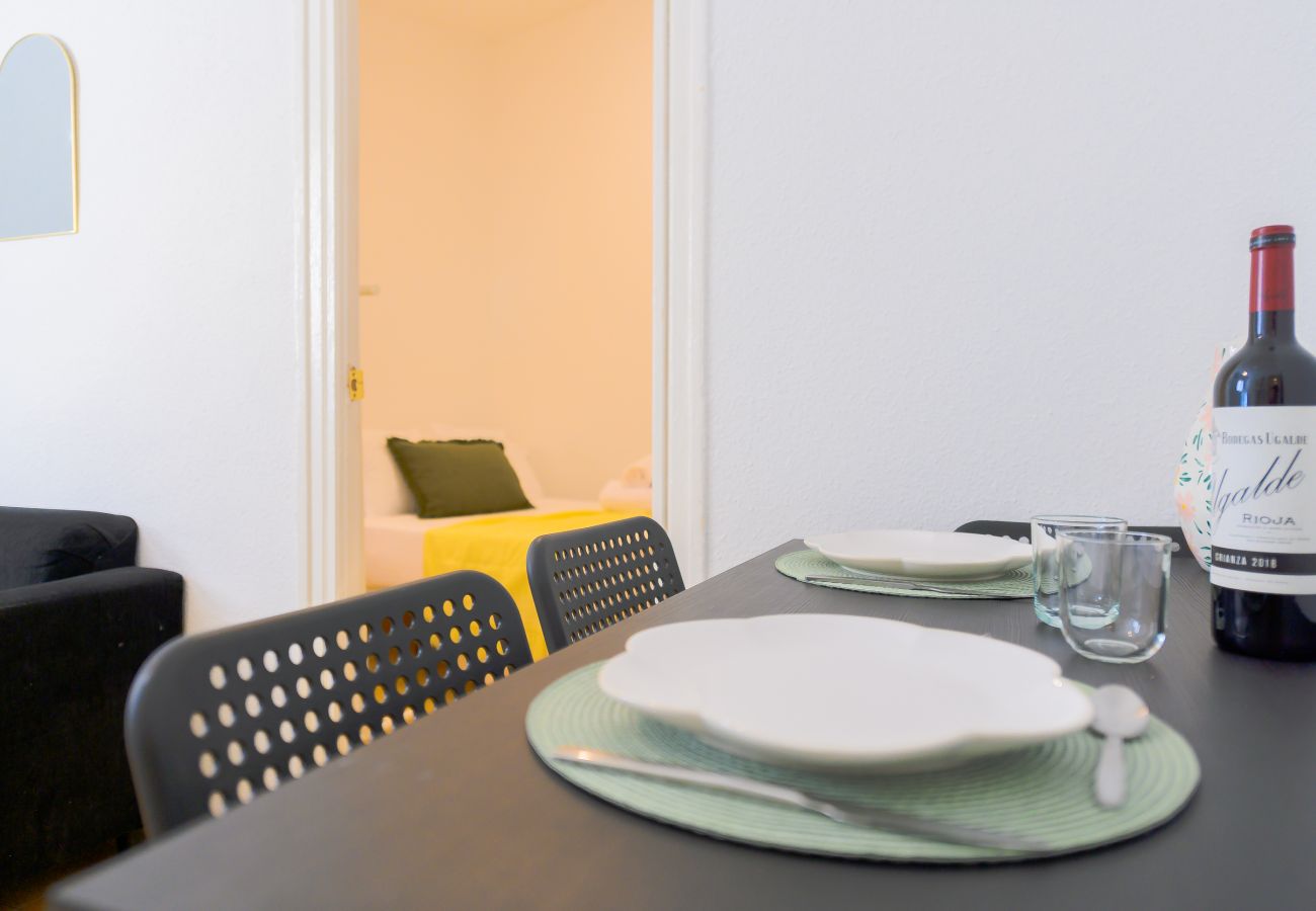 Apartment in Madrid - Spacious Family Apartment with 3 Bright Bedrooms