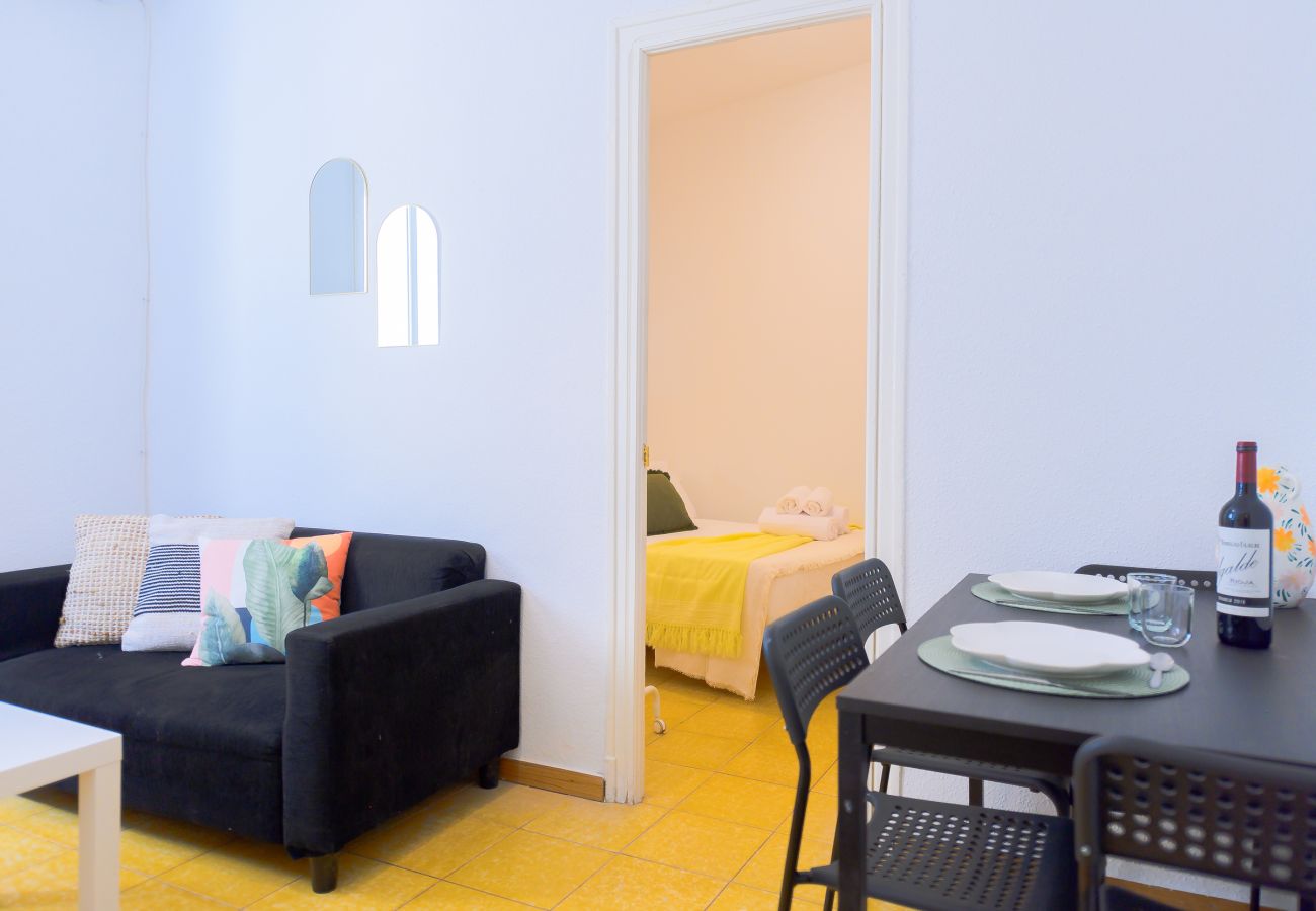 Apartment in Madrid - Spacious Family Apartment with 3 Bright Bedrooms