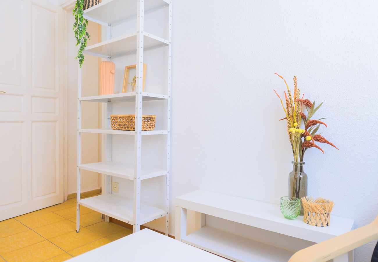 Apartment in Madrid - Spacious Family Apartment with 3 Bright Bedrooms