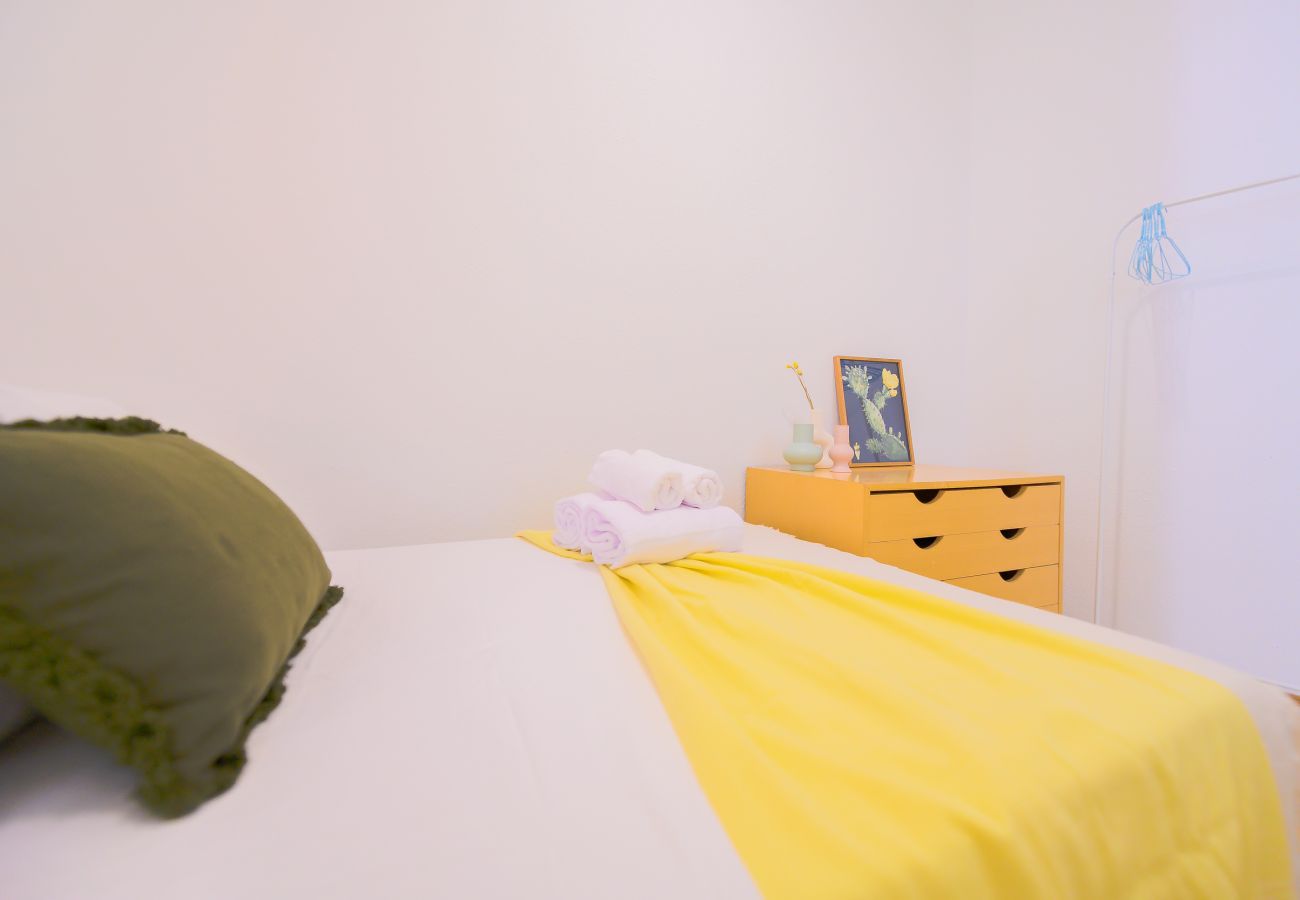 Apartment in Madrid - Spacious Family Apartment with 3 Bright Bedrooms