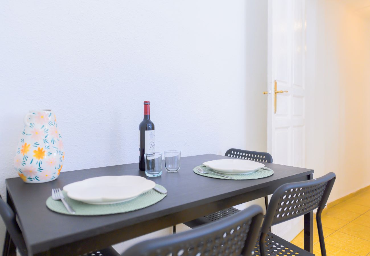 Apartment in Madrid - Spacious Family Apartment with 3 Bright Bedrooms