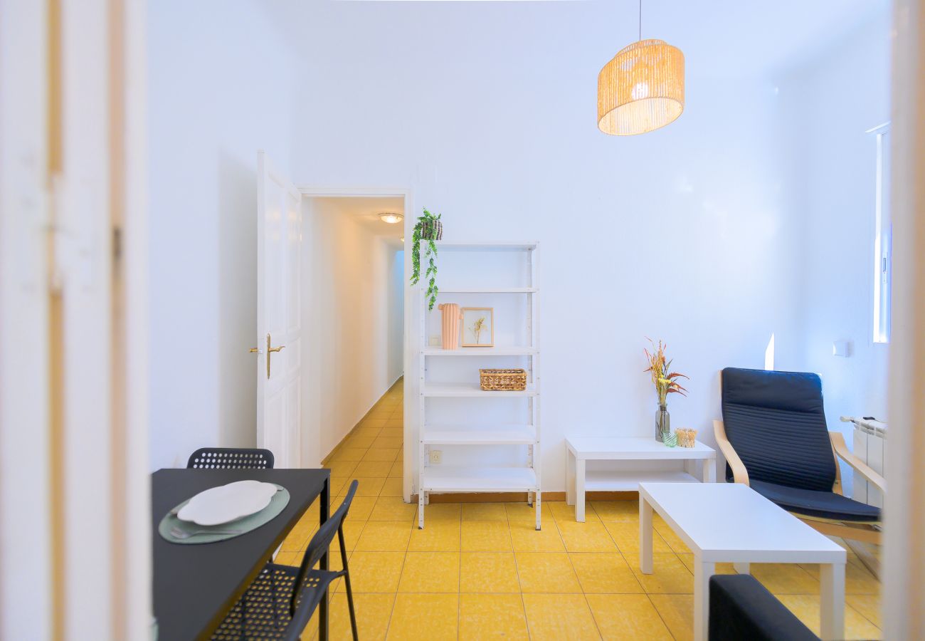Apartment in Madrid - Spacious Family Apartment with 3 Bright Bedrooms