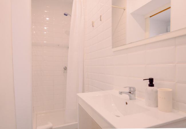 Apartment in Madrid - M (RLT10) Encantadora vivienda de dos dormitorios Apartment in Madrid - M (RLT10) Encantadora vivienda de dos dormitorios