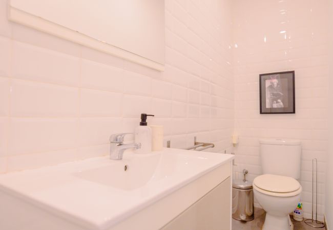 Apartment in Madrid - M (RLT10) Encantadora vivienda de dos dormitorios Apartment in Madrid - M (RLT10) Encantadora vivienda de dos dormitorios