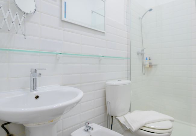 Apartment in Madrid - M (RLT10) Encantadora vivienda de dos dormitorios Apartment in Madrid - M (RLT10) Encantadora vivienda de dos dormitorios