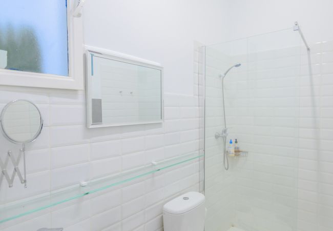 Apartment in Madrid - M (RLT10) Encantadora vivienda de dos dormitorios Apartment in Madrid - M (RLT10) Encantadora vivienda de dos dormitorios