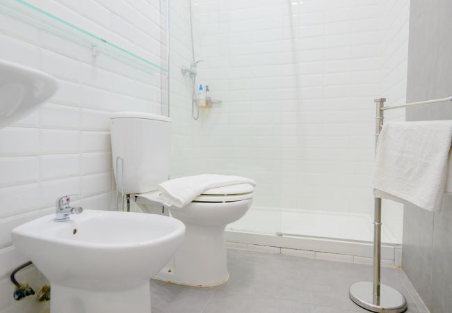 Apartment in Madrid - M (RLT10) Encantadora vivienda de dos dormitorios Apartment in Madrid - M (RLT10) Encantadora vivienda de dos dormitorios