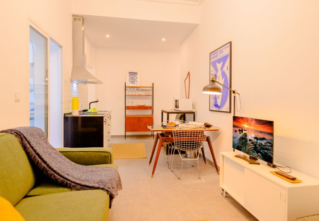 Apartment in Madrid - M (RLT10) Encantadora vivienda de dos dormitorios Apartment in Madrid - M (RLT10) Encantadora vivienda de dos dormitorios