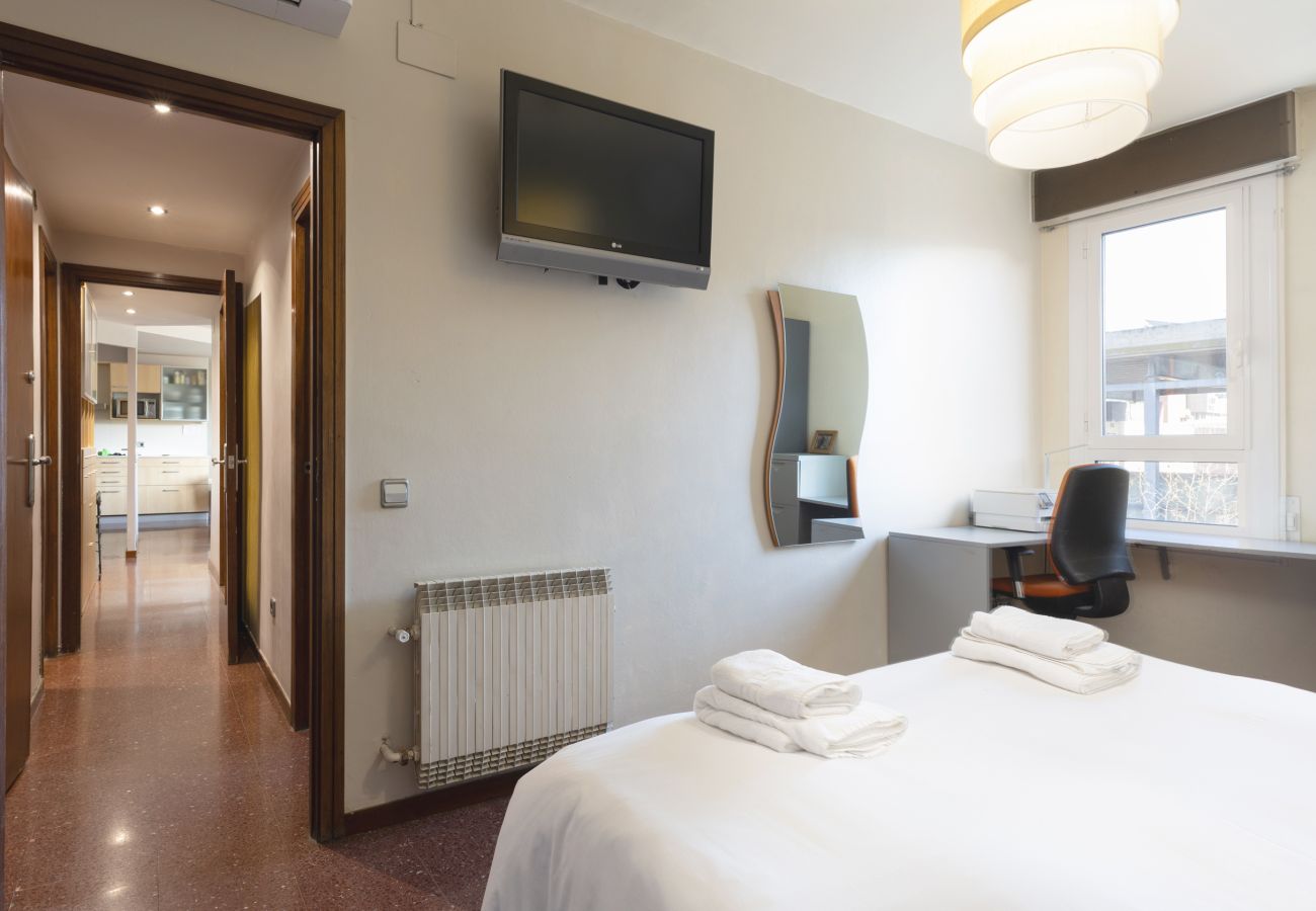 Apartment in Barcelona - Bright, large and central apartment in Barcelona