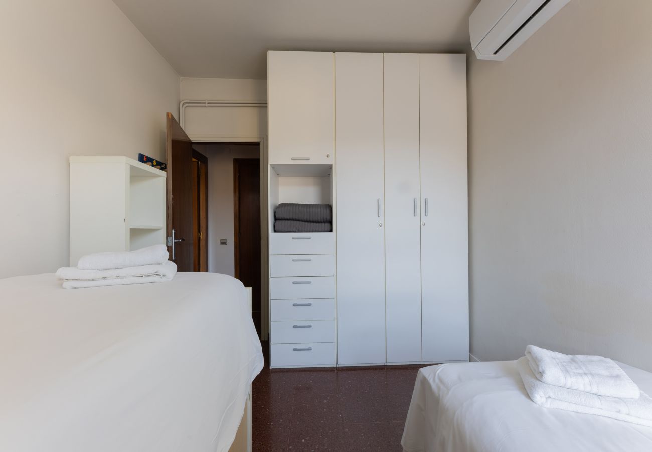 Apartment in Barcelona - Bright, large and central apartment in Barcelona