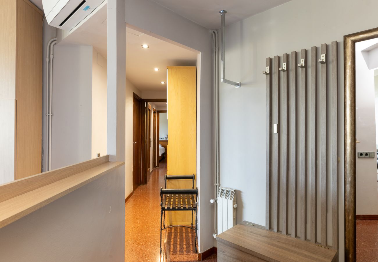 Apartment in Barcelona - Bright, large and central apartment in Barcelona