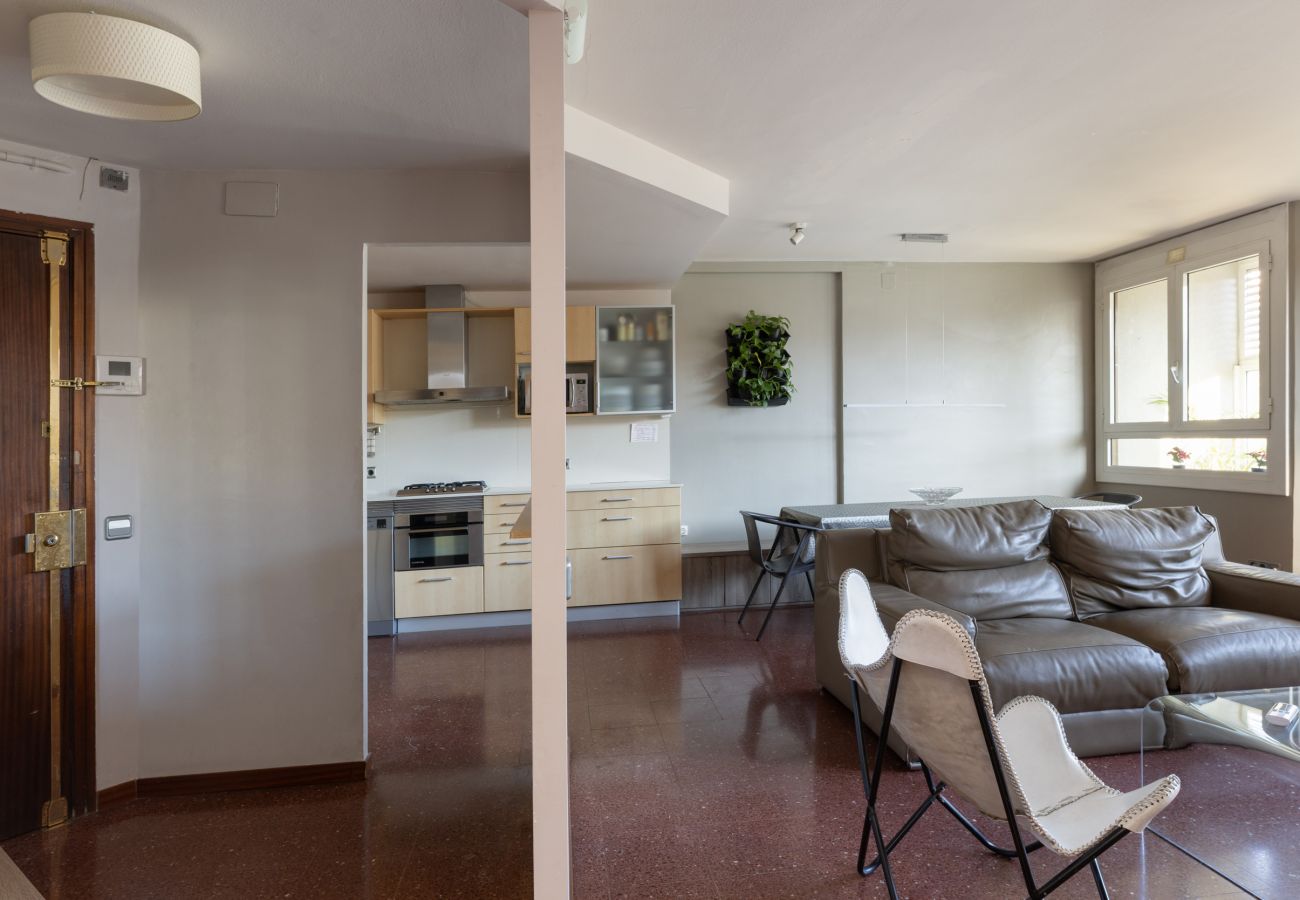 Apartment in Barcelona - Bright, large and central apartment in Barcelona