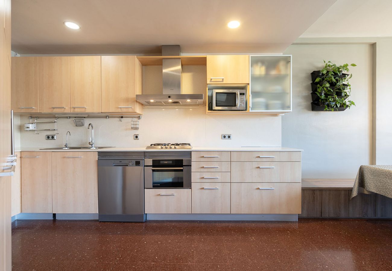 Apartment in Barcelona - Bright, large and central apartment in Barcelona