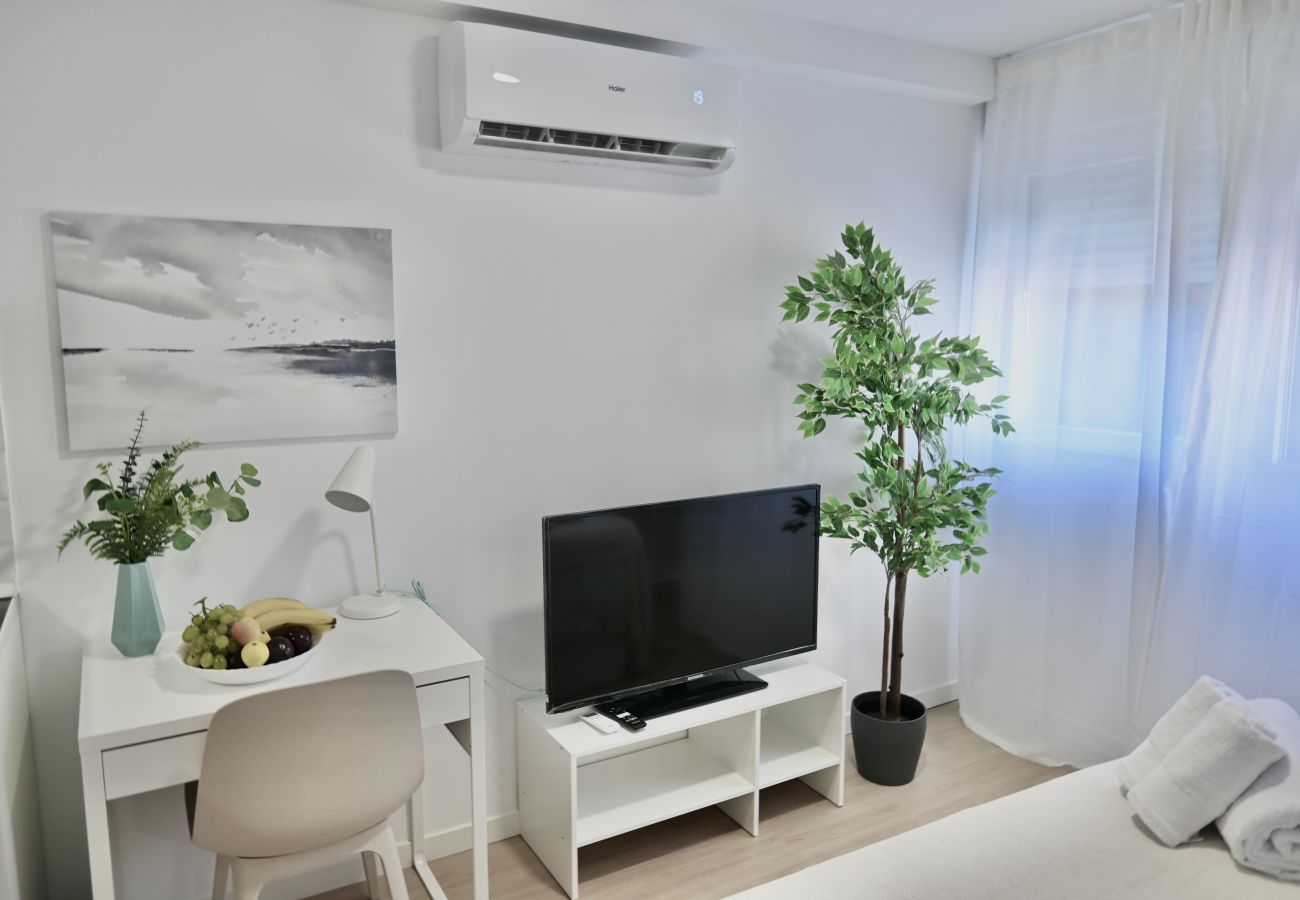Studio in Madrid - Cozy Studio in Pasaje Virgen de la Alegría