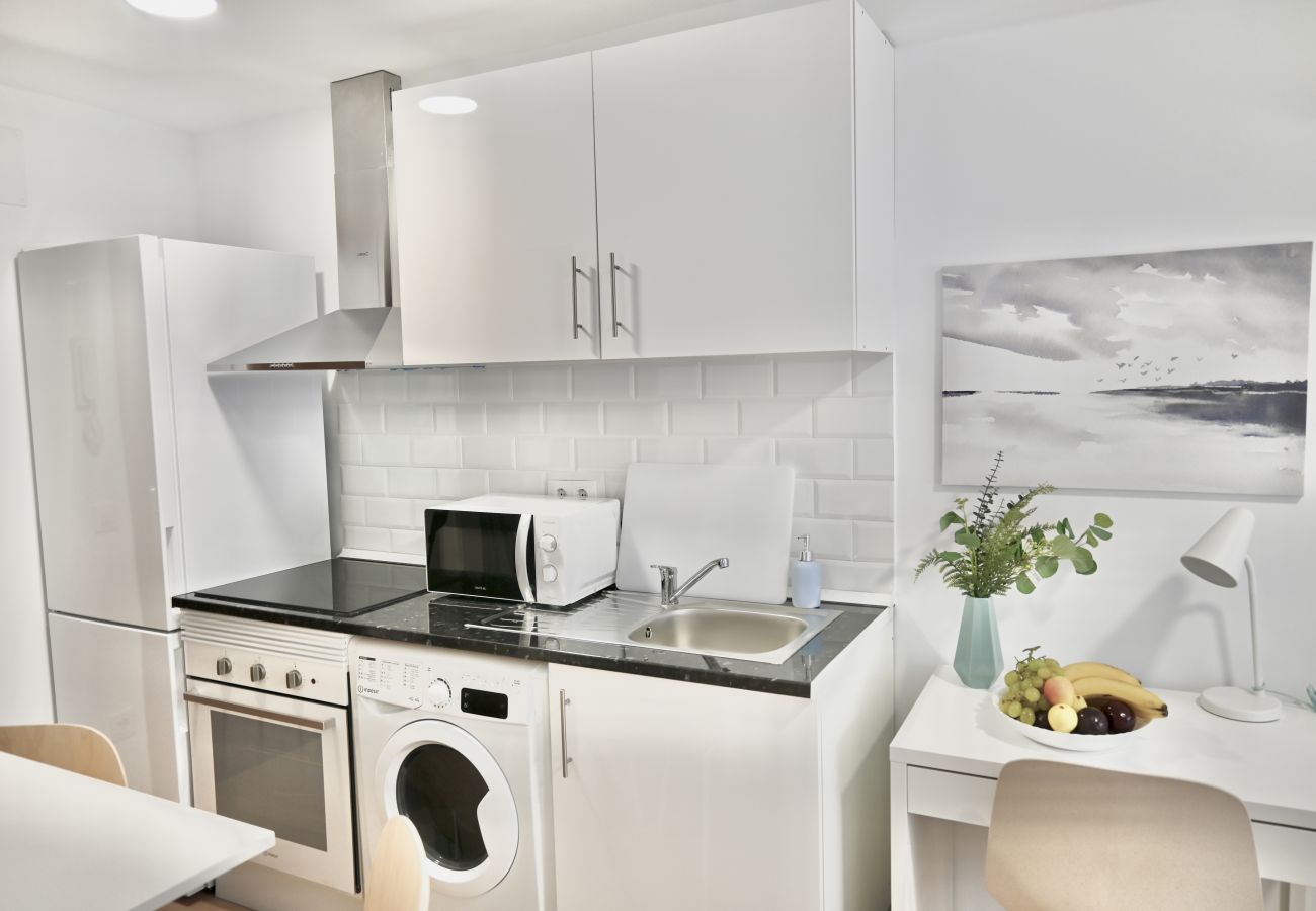 Studio in Madrid - Cozy Studio in Pasaje Virgen de la Alegría