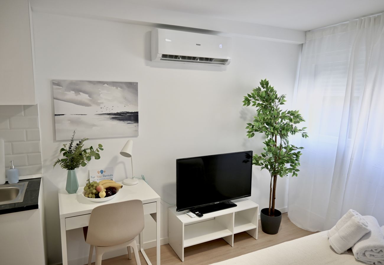 Studio in Madrid - Cozy Studio in Pasaje Virgen de la Alegría