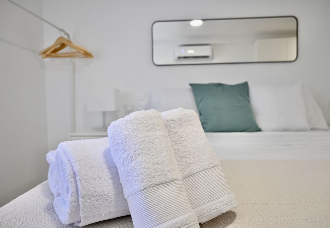 Studio in Madrid - Cozy Studio in Pasaje Virgen de la Alegría