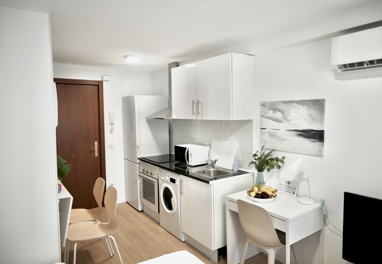 Studio in Madrid - Cozy Studio in Pasaje Virgen de la Alegría