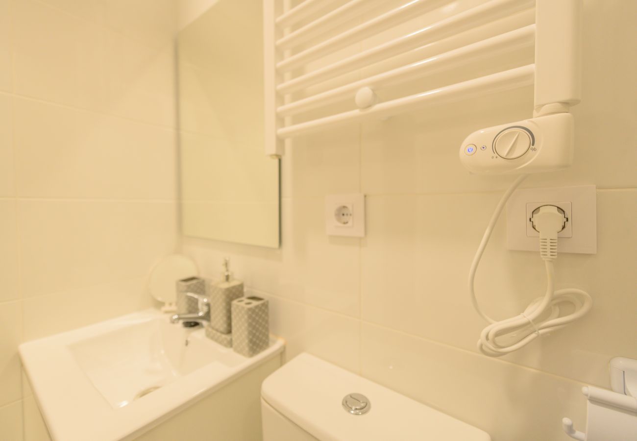 Studio in Madrid - Cozy Studio Apartment near the Bullring in Ventas