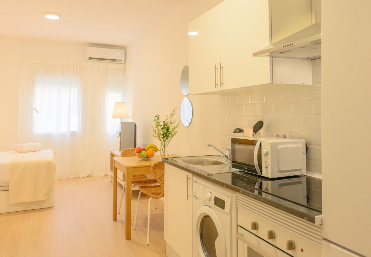 Studio in Madrid - Cozy Studio Apartment near the Bullring in Ventas