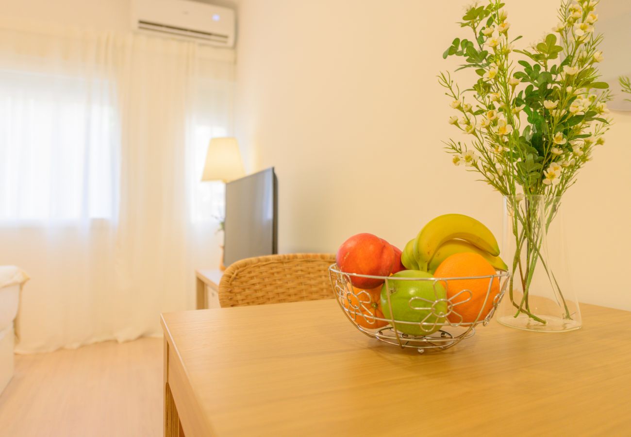 Studio in Madrid - Cozy Studio Apartment near the Bullring in Ventas