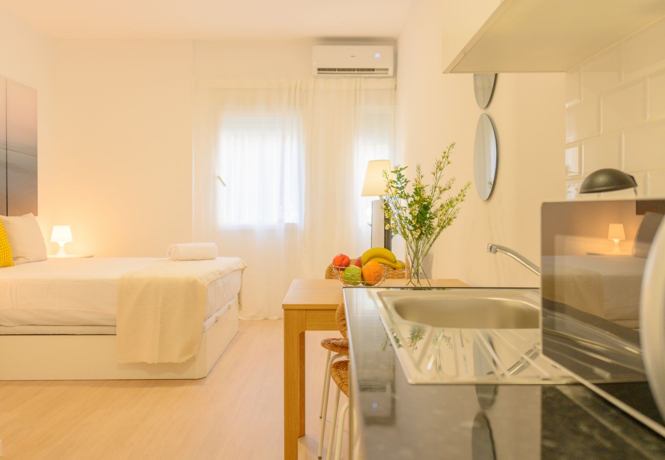 Studio in Madrid - Cozy Studio Apartment near the Bullring in Ventas