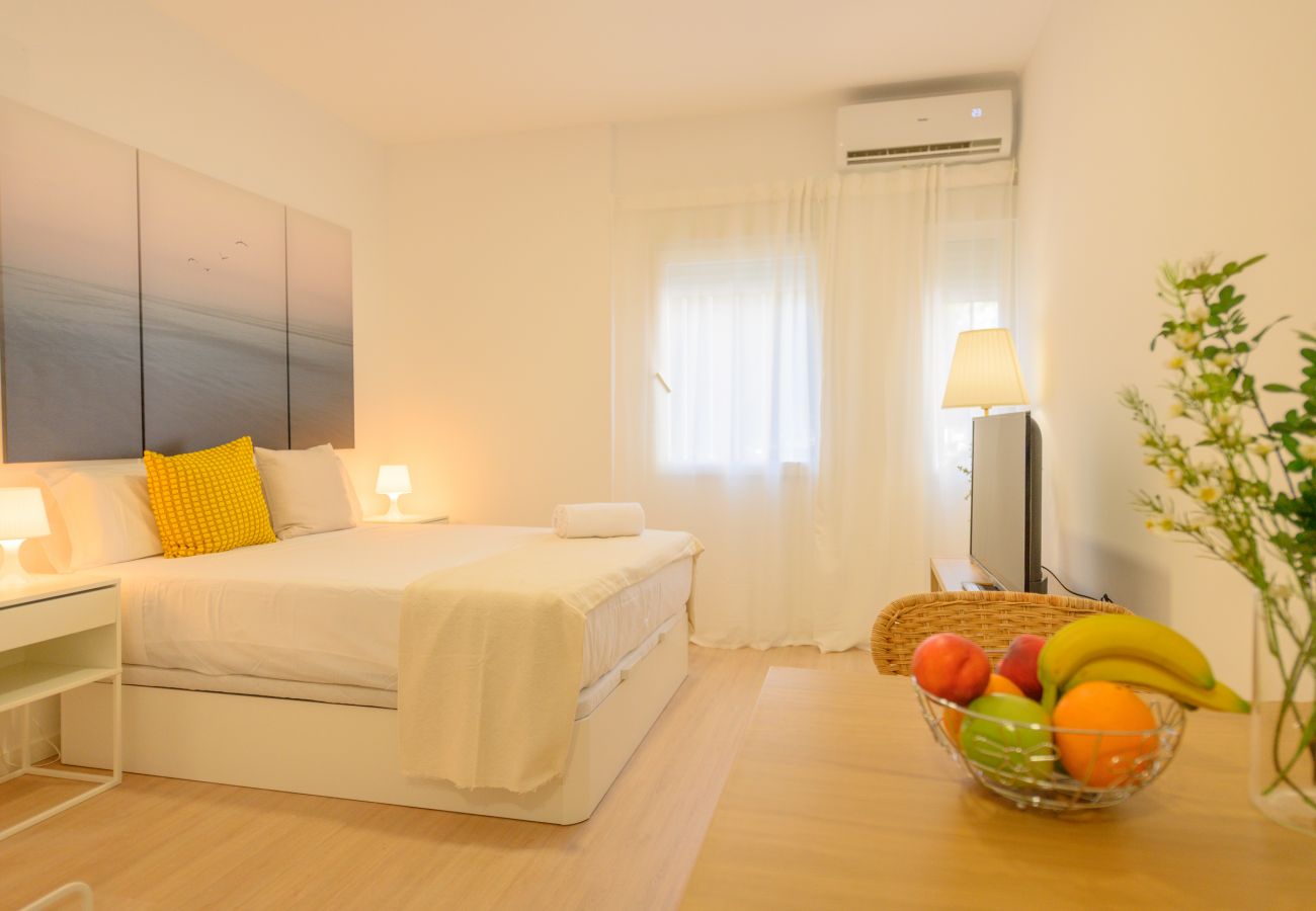 Studio in Madrid - Cozy Studio Apartment near the Bullring in Ventas