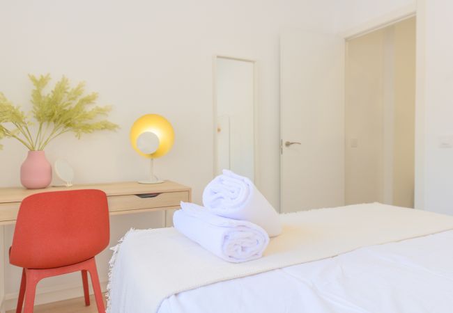 Apartment in Madrid - Cozy One Bedroom Apartment Ciudad Lineal