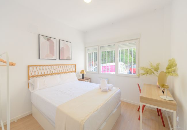  in Madrid - Cozy One Bedroom Apartment Ciudad Lineal