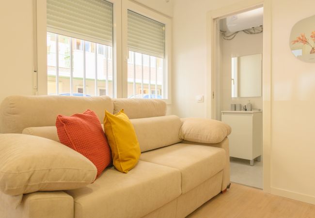 Apartment in Madrid - Cozy One Bedroom Apartment Ciudad Lineal