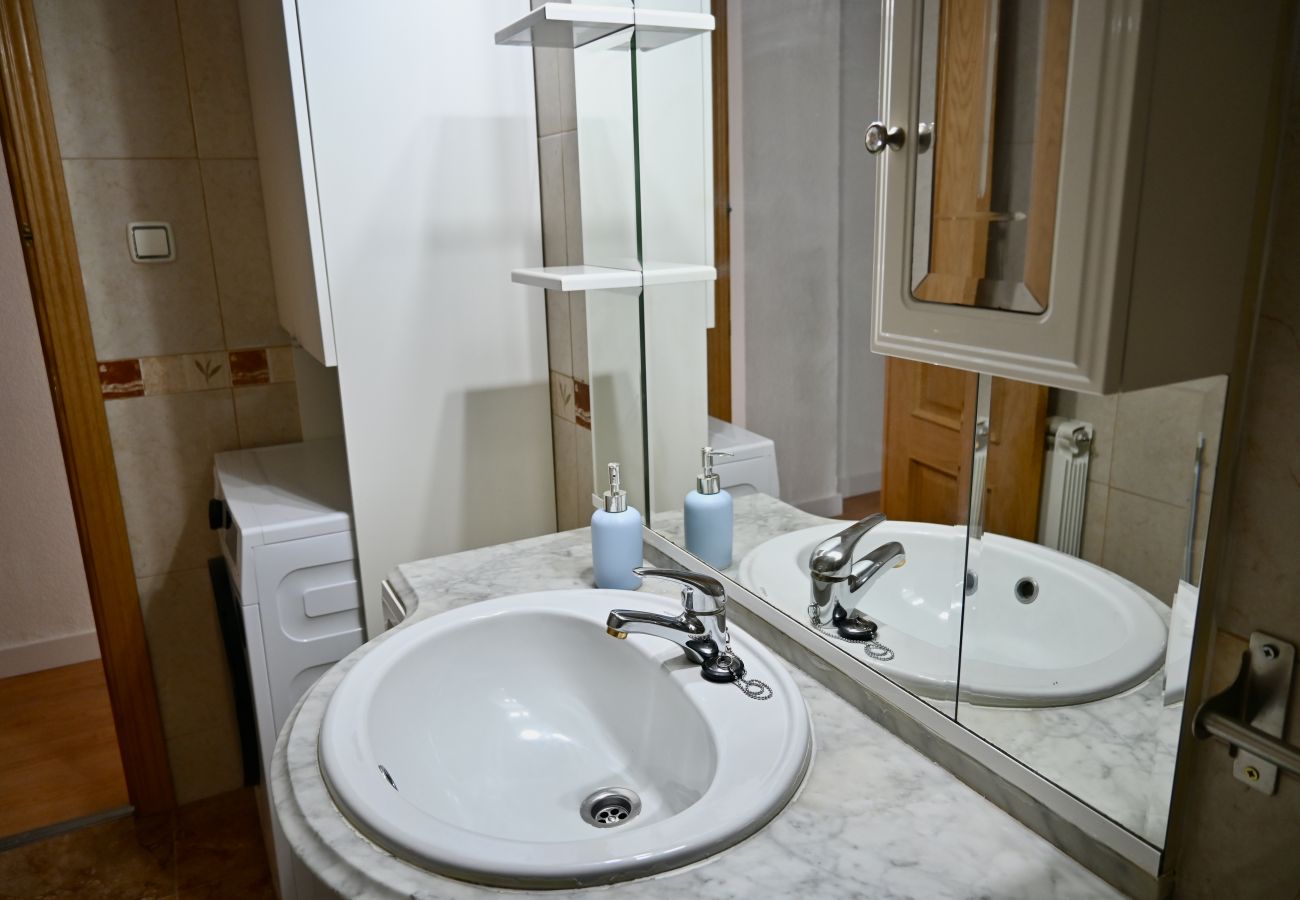 Apartment in Madrid - Amplio y Cómodo apartamento en Entrevías