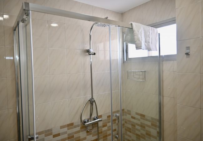 Apartment in Madrid - M (AMA1026) Vivienda de cuatro dormitorios en Arga Apartment in Madrid - M (AMA1026) Vivienda de cuatro dormitorios en Arga