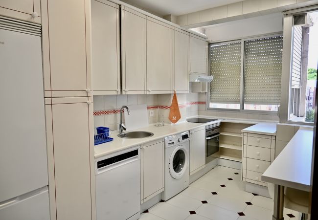 Apartment in Madrid - M (AMA1026) Vivienda de cuatro dormitorios en Arga Apartment in Madrid - M (AMA1026) Vivienda de cuatro dormitorios en Arga