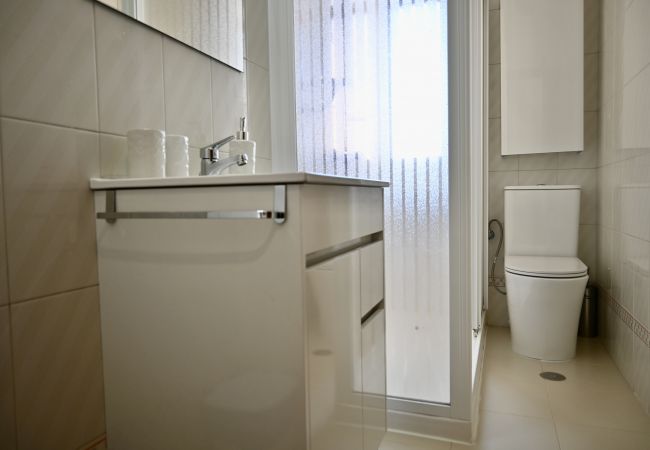 Apartment in Madrid - M (AMA1026) Vivienda de cuatro dormitorios en Arga Apartment in Madrid - M (AMA1026) Vivienda de cuatro dormitorios en Arga