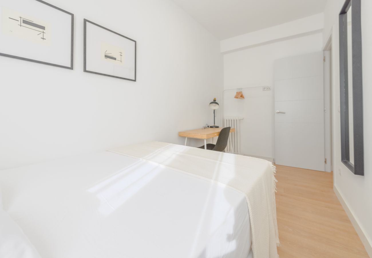 Apartment in Madrid - Elegant and comfortable three-bedroom apartment in Vallecas