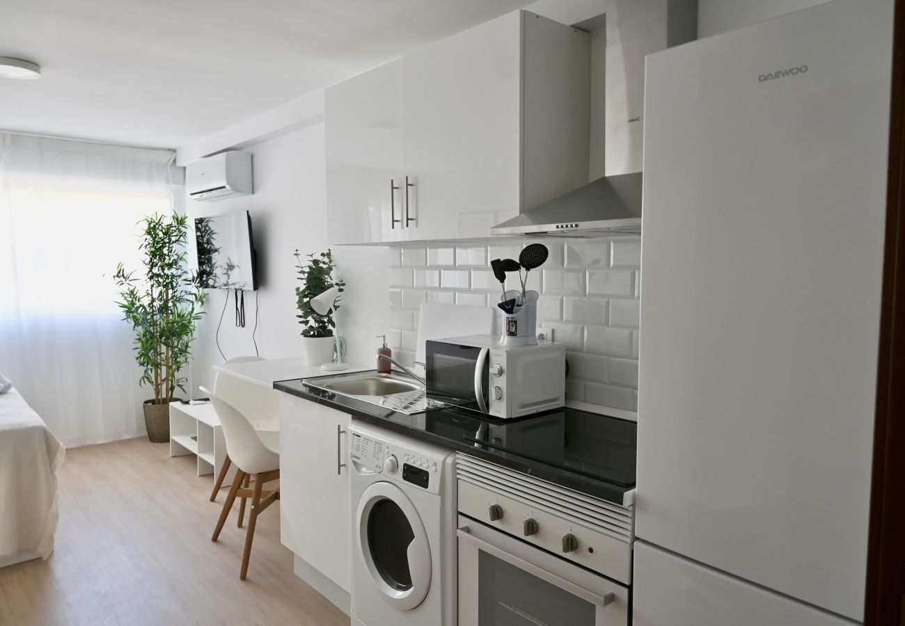 Studio in Madrid - Cozy Studio in Pasaje Virgen de la Alegría
