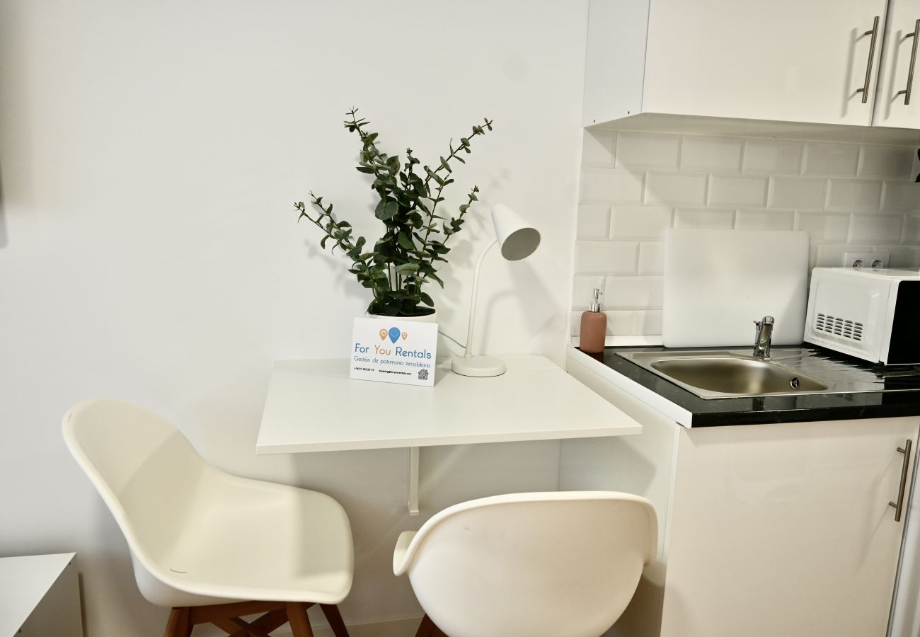Studio in Madrid - Cozy Studio in Pasaje Virgen de la Alegría