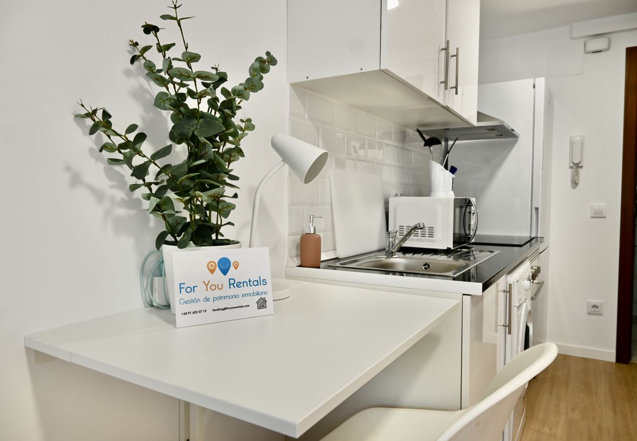 Studio in Madrid - Cozy Studio in Pasaje Virgen de la Alegría