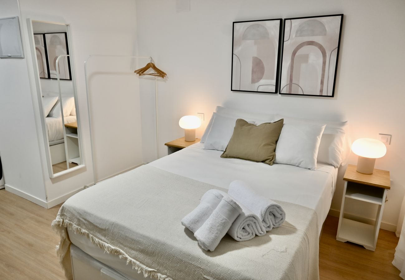 Studio in Madrid - Cozy Studio in Pasaje Virgen de la Alegría