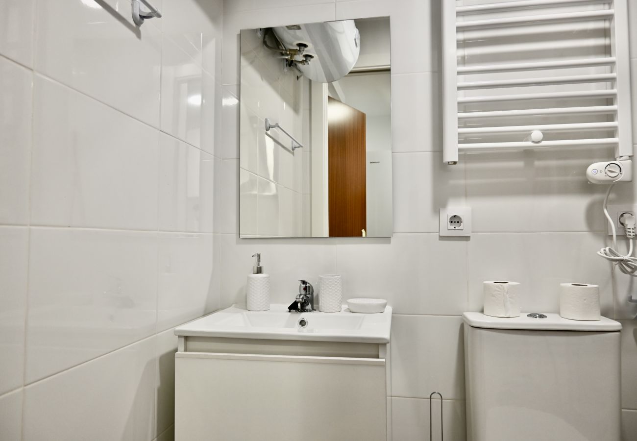 Studio in Madrid - Cozy Studio in Pasaje Virgen de la Alegría