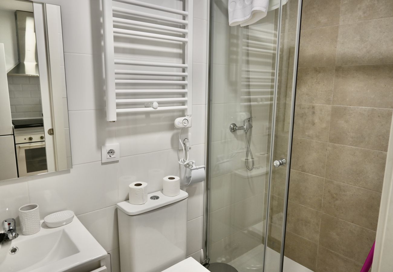 Studio in Madrid - Cozy Studio in Pasaje Virgen de la Alegría