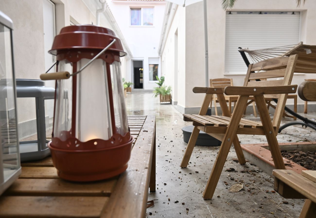 Studio in Madrid - Encantador Estudio con Cama en Mezanine y Patio Compartido MPE35F