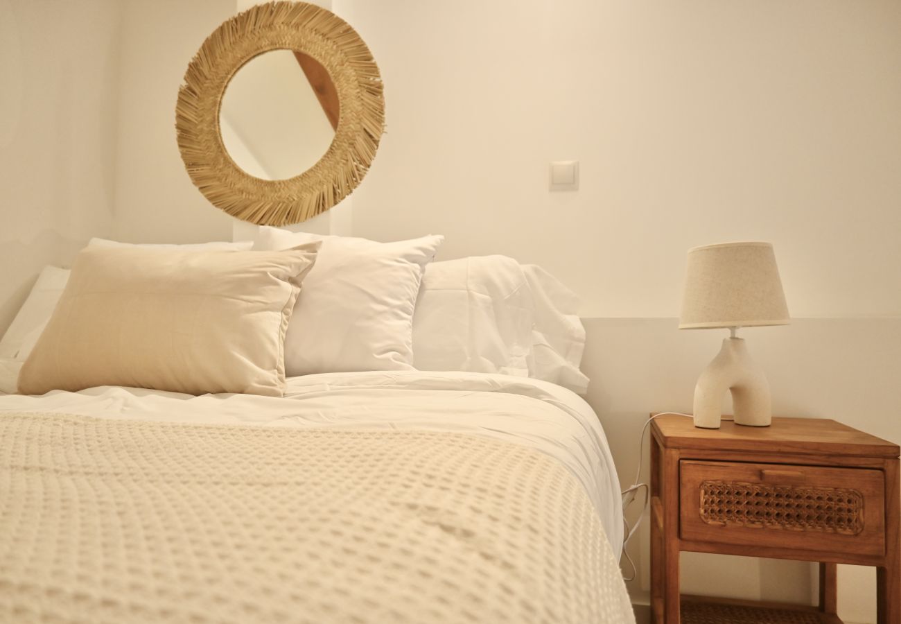 Studio in Madrid - Encantador Estudio con Cama en Mezanine y Patio Compartido MPE35F