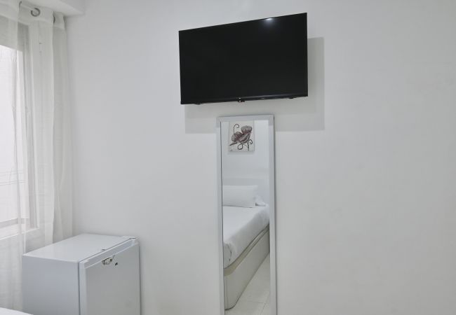 Rent by room in Madrid - Dream Room Steps from the Royal Palace of Madrid