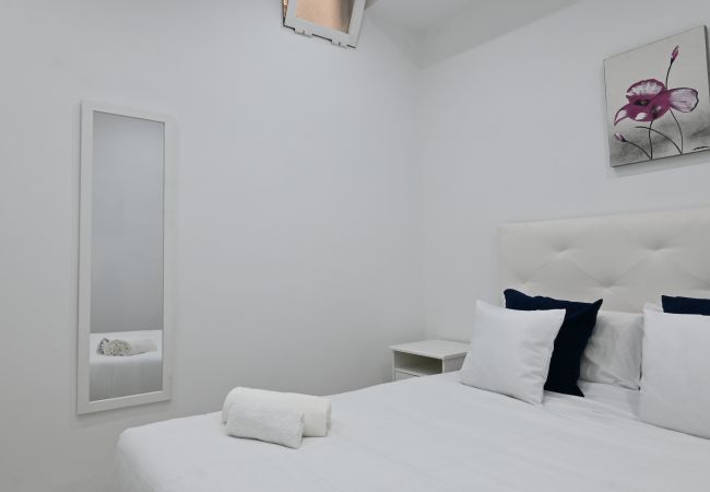 Rent by room in Madrid - Double Room Steps from the Royal Palace of Madrid