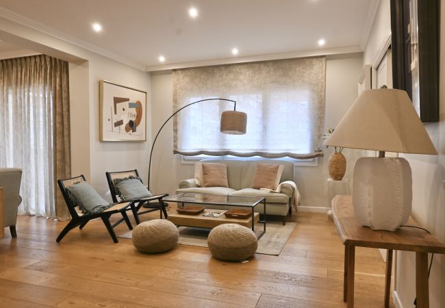 Apartment in Madrid - Exclusive Three Bedroom Apartment Steps from Plaza de Castilla